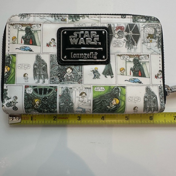 NWT Loungefly  Star Wars Vaders zip around wallet. Excellent condition. - Picture 3 of 12